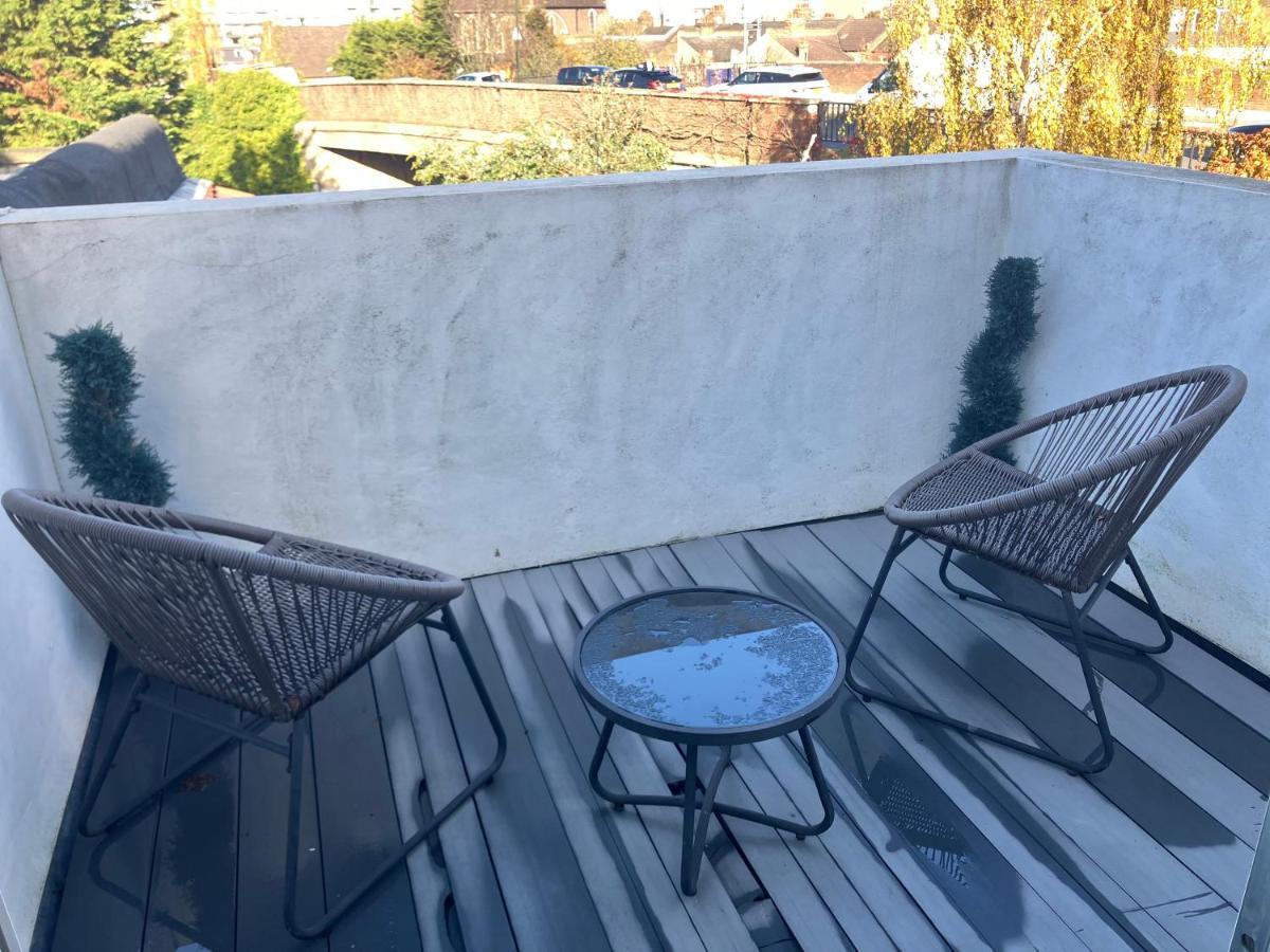 Stylish 1 Bed Flat With Private Terrace In Wimbledon - 3 The Queens Londra Exterior foto