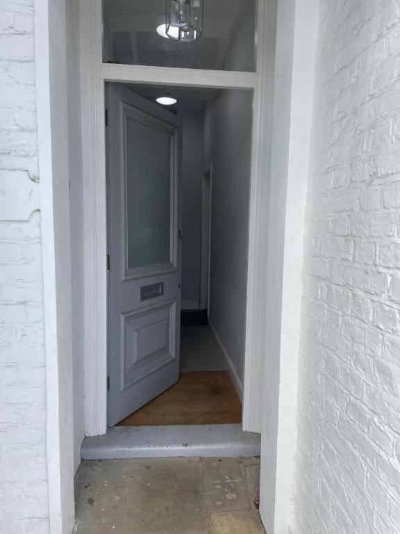 Stylish 1 Bed Flat With Private Terrace In Wimbledon - 3 The Queens Londra Exterior foto