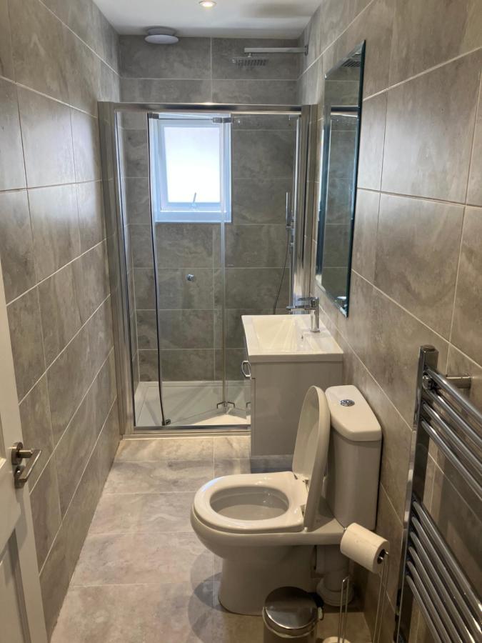 Stylish 1 Bed Flat With Private Terrace In Wimbledon - 3 The Queens Londra Exterior foto
